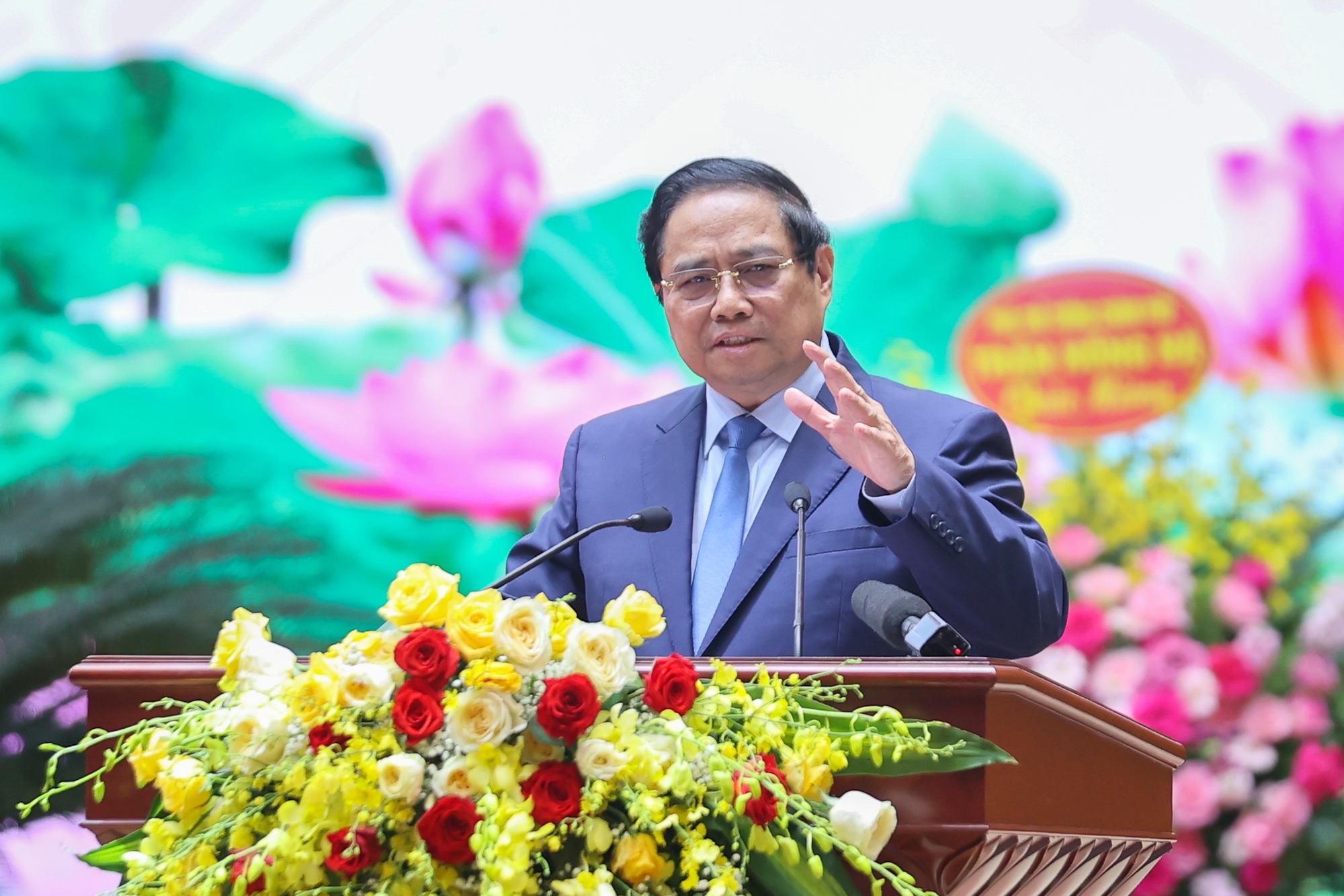 Thủ tướng Phạm Minh Ch&iacute;nh tr&igrave;nh b&agrave;y 9 th&agrave;nh tựu của Đảng bộ Bộ X&acirc;y dựng - Ảnh 2.