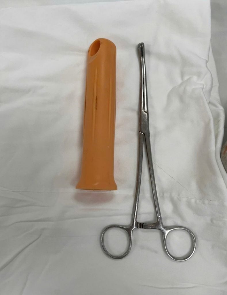 C&aacute;n c&acirc;y lau nh&agrave; nằm trong trực tr&agrave;n nam thanh ni&ecirc;n 23 tuổi - Ảnh 1.