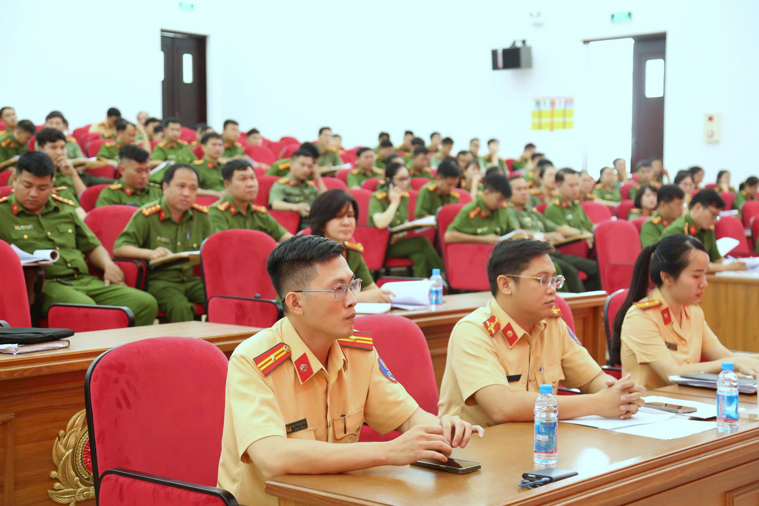 Sau sáp nhập, Công an TP HCM đã đăng ký xe cho gần 1.900 hồ sơ tại khu vực 2- Ảnh 2.
