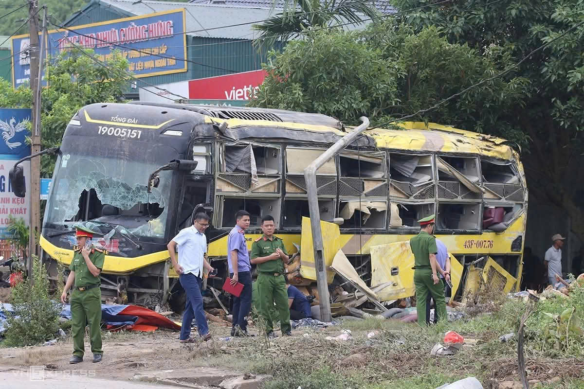 Th&ocirc;ng tin mới nhất li&ecirc;n quan vụ lật xe kh&aacute;ch ở H&agrave; Tĩnh khiến 25 người thương vong- Ảnh 1.