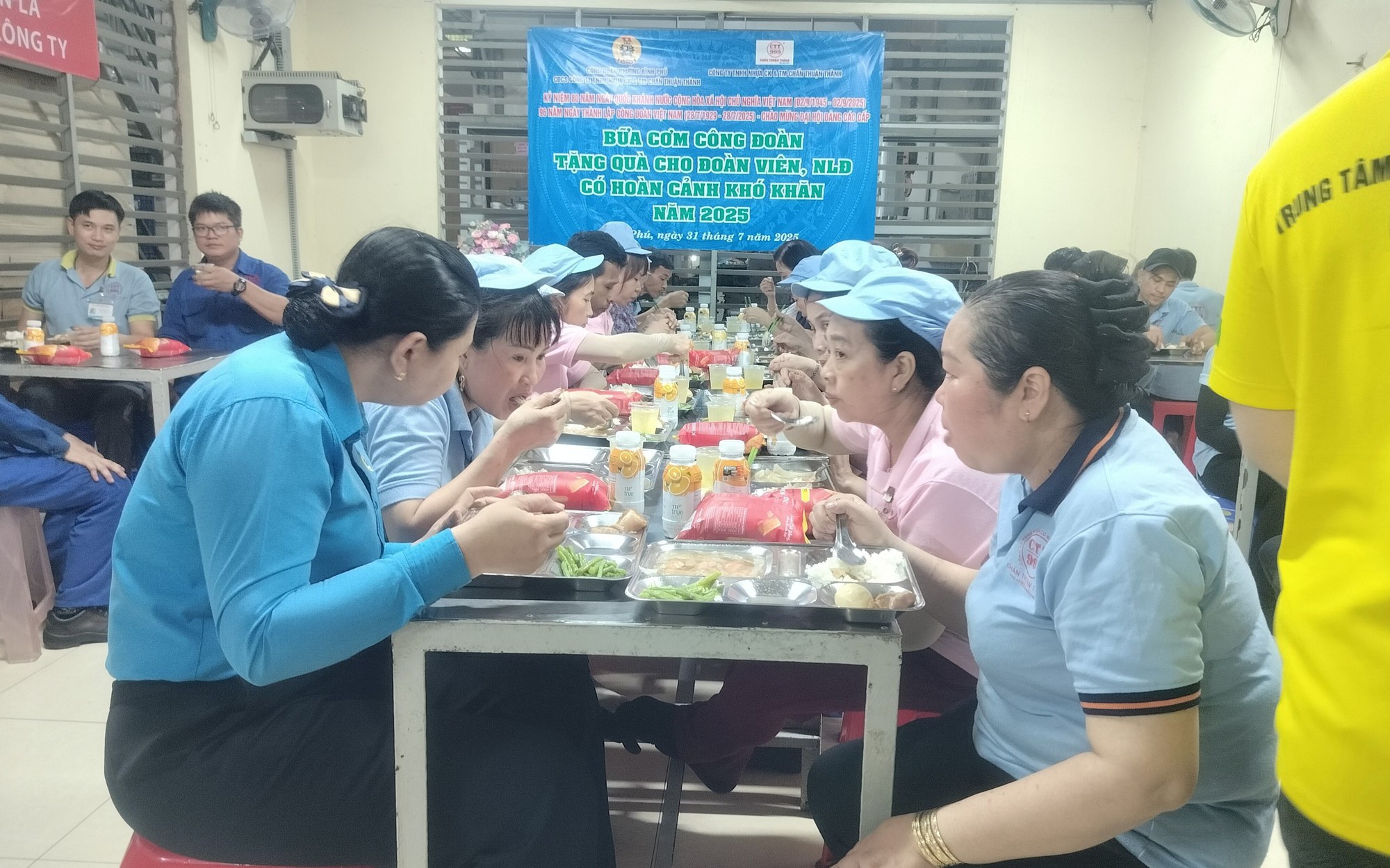 Bộ Tài chính đề xuất quy định miễn, giảm, tạm dừng đóng kinh phí Công đoàn