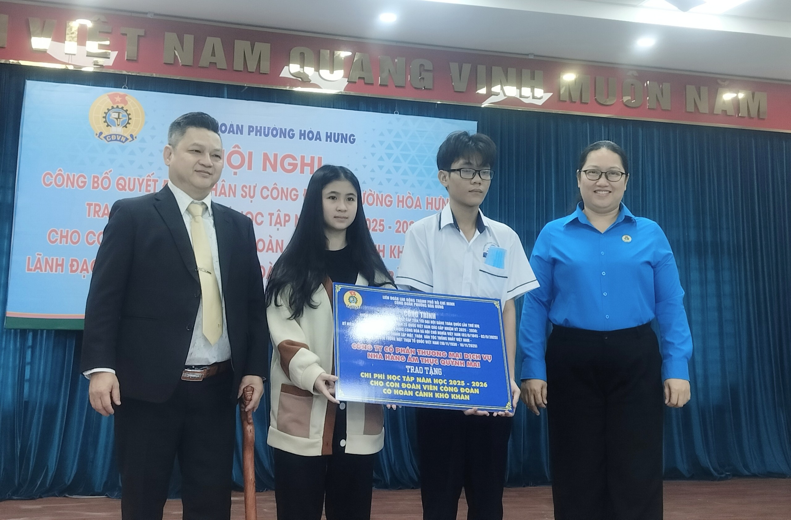 C&ocirc;ng bố quyết định nh&acirc;n sự C&ocirc;ng đo&agrave;n phường H&ograve;a Hưng - Ảnh 2.