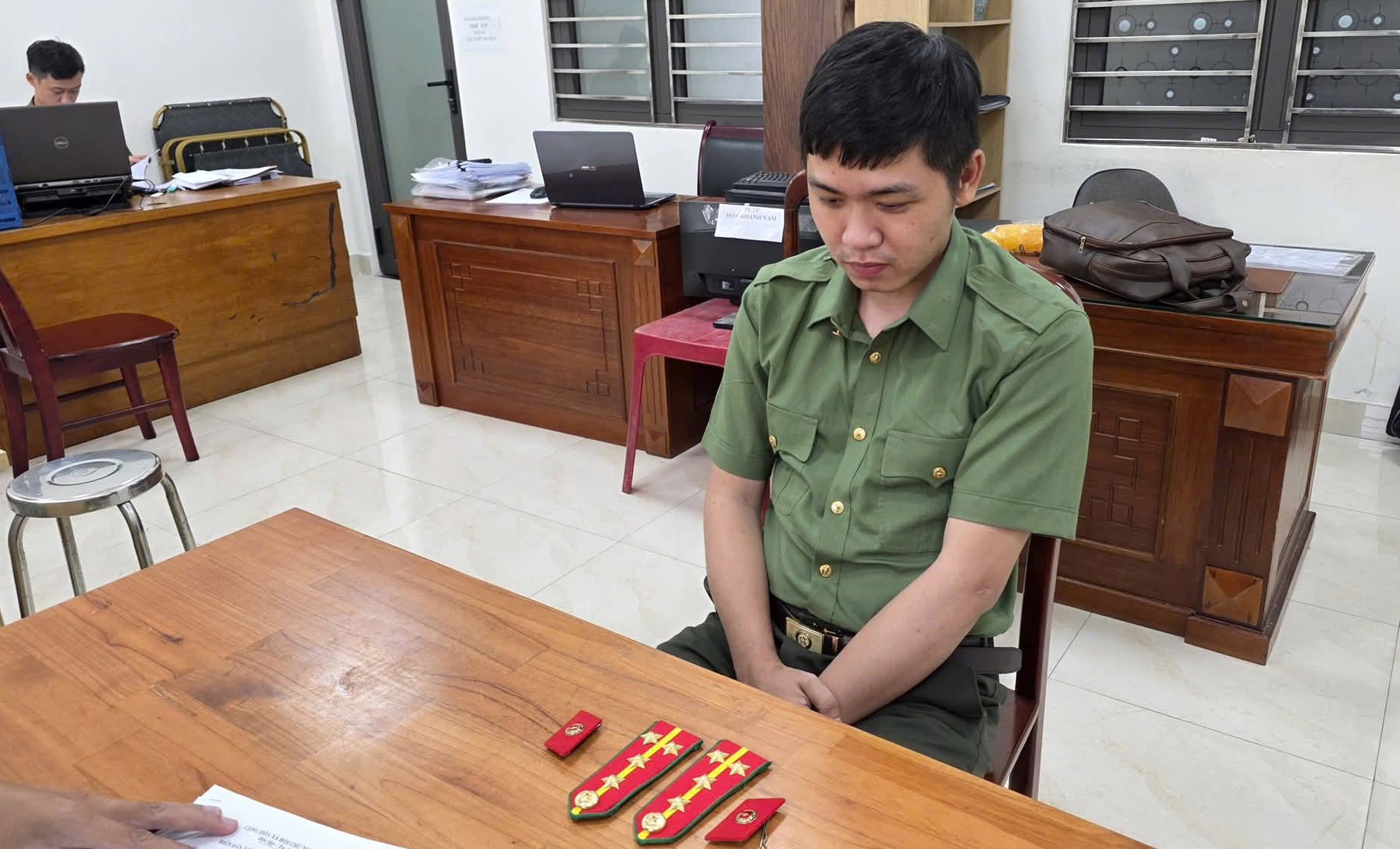 Giả danh công an, dựng kịch bản "chạy việc lấy lại tiền"