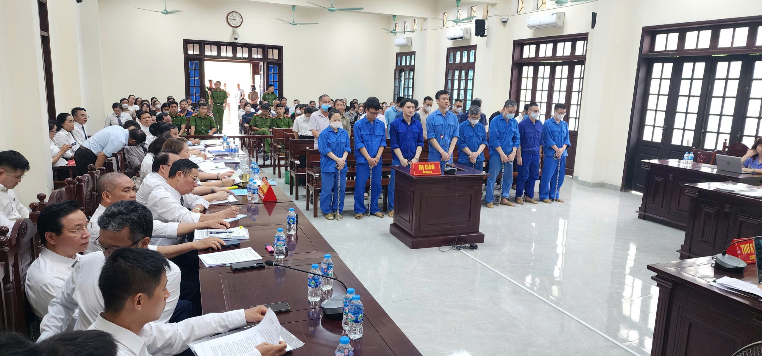 Vụ buôn lậu trị giá 1.814 tỉ đồng: Nhiều cựu cán bộ hải quan nhận tội- Ảnh 1.