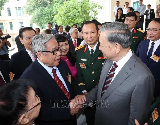 Tổng Bí thư Tô Lâm: Trí thức, nhà khoa học, văn nghệ sĩ là mạch nguồn cho sự trường tồn của đất nước- Ảnh 5.