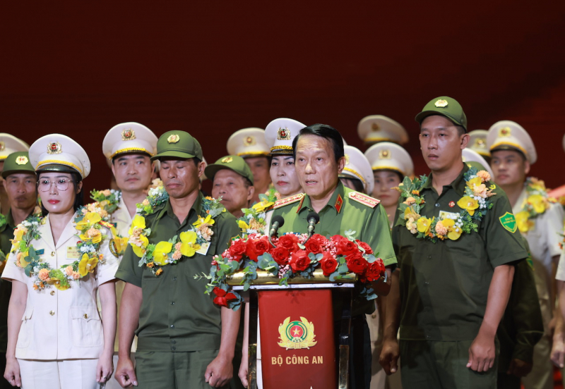 Thủ tướng Phạm Minh Chính: Công an nhân dân là "điểm tựa bình yên" của nhân dân- Ảnh 4.