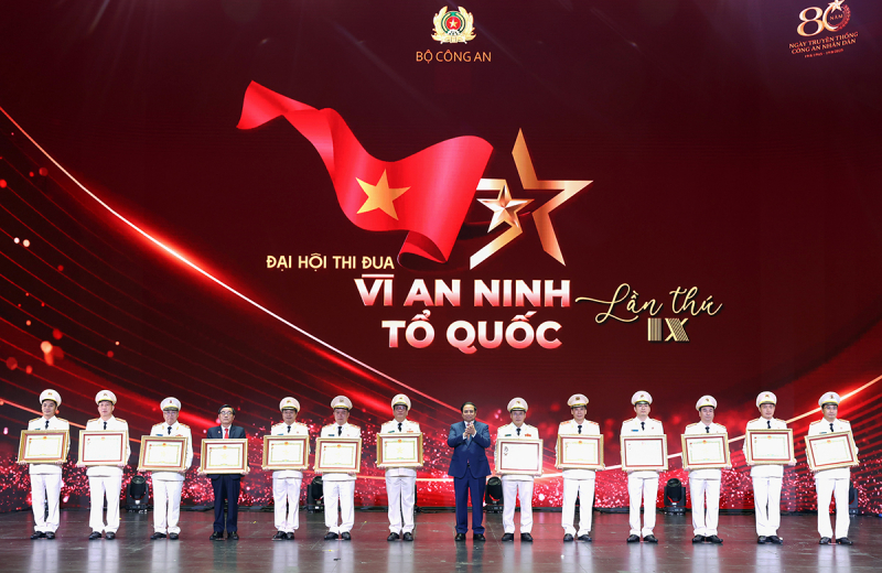 Thủ tướng Phạm Minh Chính: Công an nhân dân là "điểm tựa bình yên" của nhân dân- Ảnh 3.