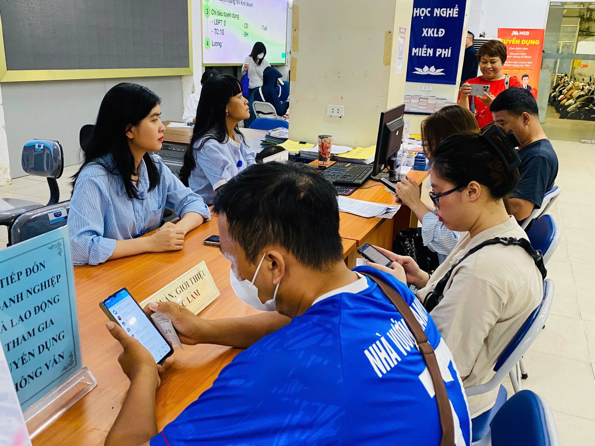 Người lao động n&agrave;o phải tham gia bảo hiểm thất nghiệp?- Ảnh 2.