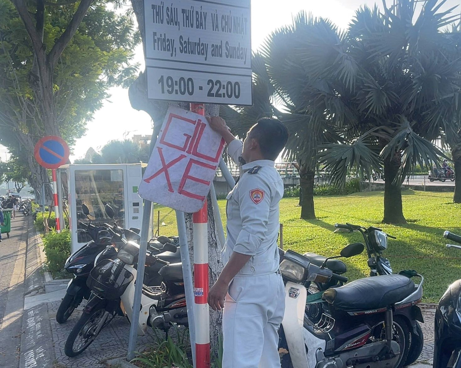 Đ&agrave; Nẵng: R&aacute;c &ugrave;n ứ sau &ldquo;phố đ&ecirc;m&rdquo;, h&igrave;nh ảnh phản cảm v&agrave;o mỗi s&aacute;ng- Ảnh 6.