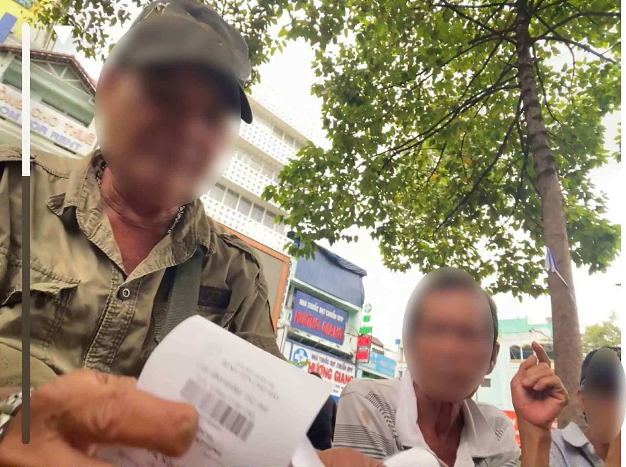 L&atilde;nh đạo TP HCM y&ecirc;u cầu C&ocirc;ng an l&agrave;m r&otilde; nội dung B&aacute;o Người Lao Động phản &aacute;nh về "c&ograve;" kh&aacute;m bệnh - Ảnh 2.