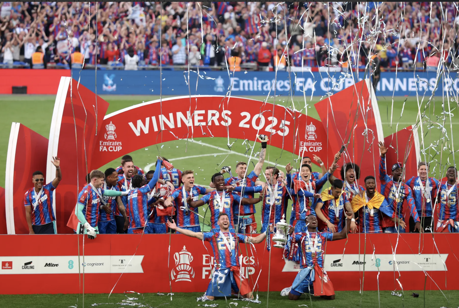 Crystal Palace quyết kiện UEFA v&igrave; bị tước quyền dự Europa League - Ảnh 1.