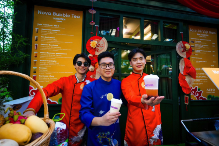 Phu nh&acirc;n Tổng B&iacute; thư dự Lễ hội Văn h&oacute;a Việt Nam tại Moscow- Ảnh 4.