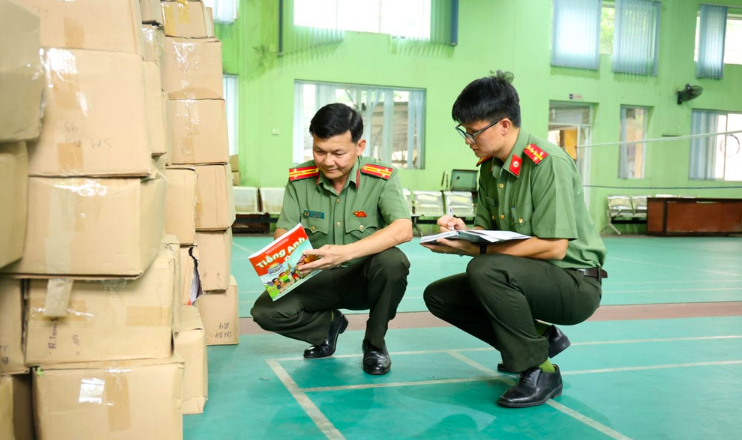 Khởi tố 3 bị can sản xuất s&aacute;ch gi&aacute;o khoa Tiếng Anh giả ở Bắc Ninh - Ảnh 1.