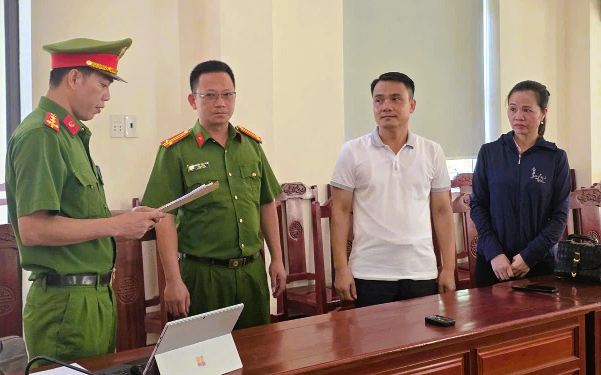 Bắt giam hiệu trưởng nâng khống điểm cho 1 học sinh thành thủ khoa