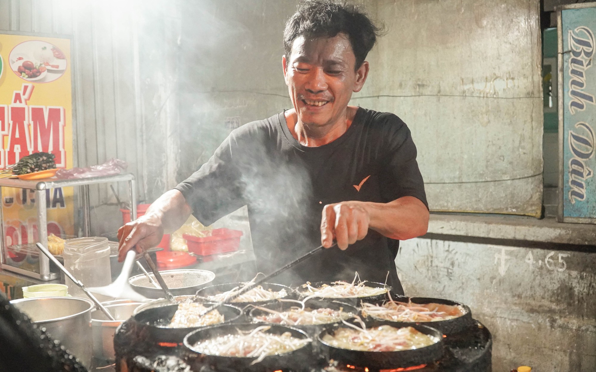 Xót xa hoàn cảnh của 3 em nhỏ mồ côi, vừa đi học vừa bán vé số mưu sinh - Ảnh 5.