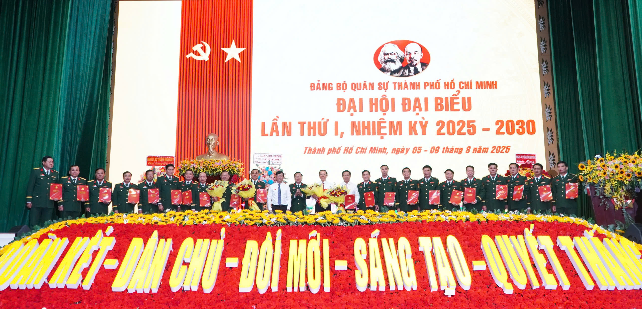 Xây dựng lực lượng vũ trang TP HCM chính quy, hiện đại- Ảnh 1.