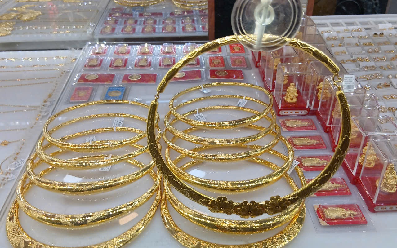 Giá vàng hôm nay, 7-8: Tiếp tục nóng lên nhờ thông tin này