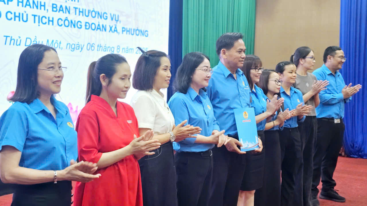 Danh sách 13 Chủ tịch Công đoàn phường, xã thuộc tổ công tác số 8- LĐLĐ TP HCM- Ảnh 1.