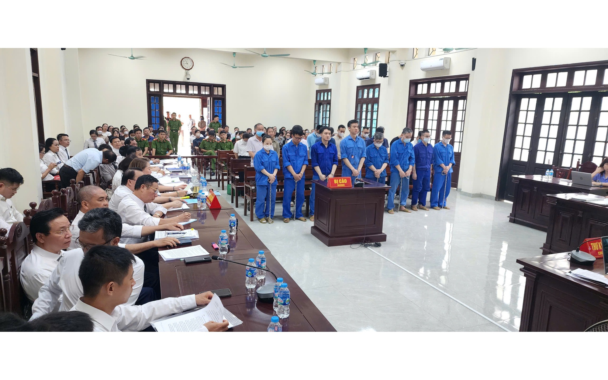 Vụ buôn lậu trị giá 1.814 tỉ đồng: Nhiều cựu cán bộ hải quan nhận tội