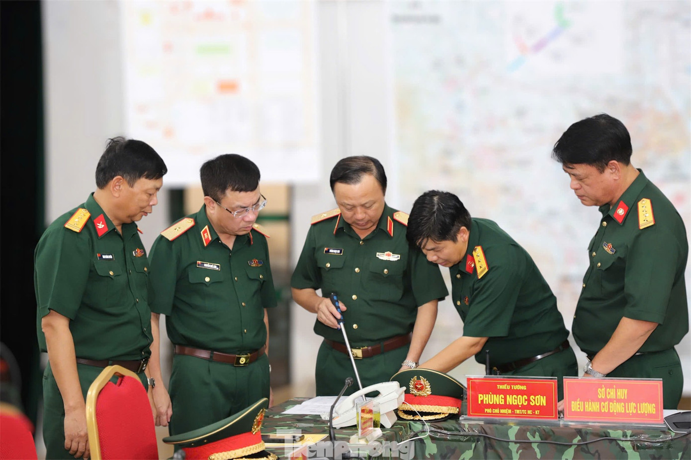 Xe pháo quân sự thực hành cơ động đêm về Quảng trường Ba Đình thực hiện nhiệm vụ A80- Ảnh 11.