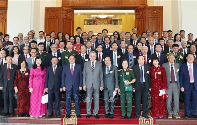 Tổng Bí thư Tô Lâm: Trí thức, nhà khoa học, văn nghệ sĩ là mạch nguồn cho sự trường tồn của đất nước- Ảnh 1.