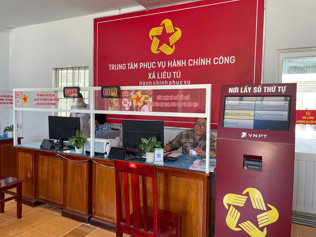 Cần Thơ: Trải nghiệm làm thủ tục hành chính "sướng như khách VIP" vì xã trang ghế massage - Ảnh 1.