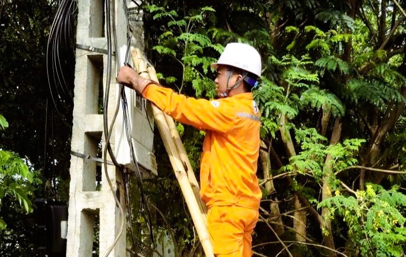 Một gia đ&igrave;nh n&ocirc;ng th&ocirc;n ở Thanh H&oacute;a tiền điện tăng gần 10 triệu đồng - Ảnh 1.