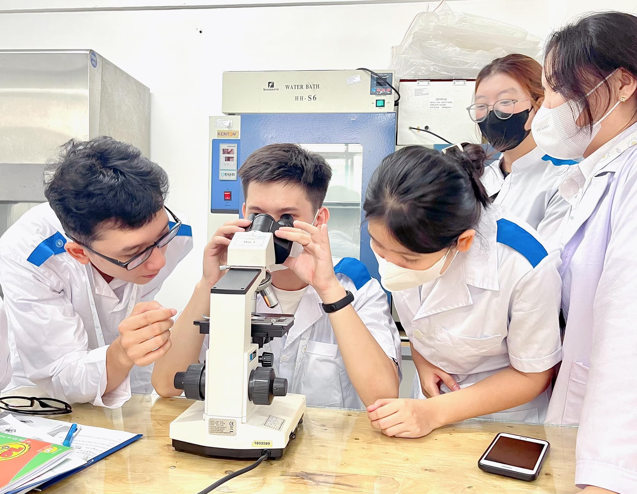 Bất ngờ với số lượng th&iacute; sinh đăng k&yacute; v&agrave;o trường cao đẳng năm 2025 - Ảnh 3.