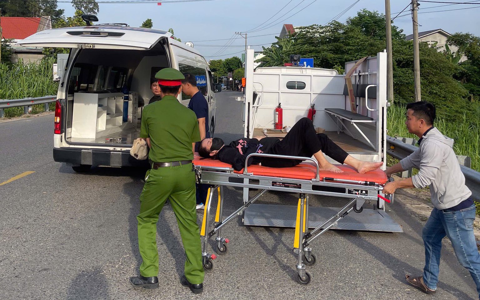 Công an xã ở Đà Nẵng kịp thời đưa thai phụ bị tai nạn đi cấp cứu