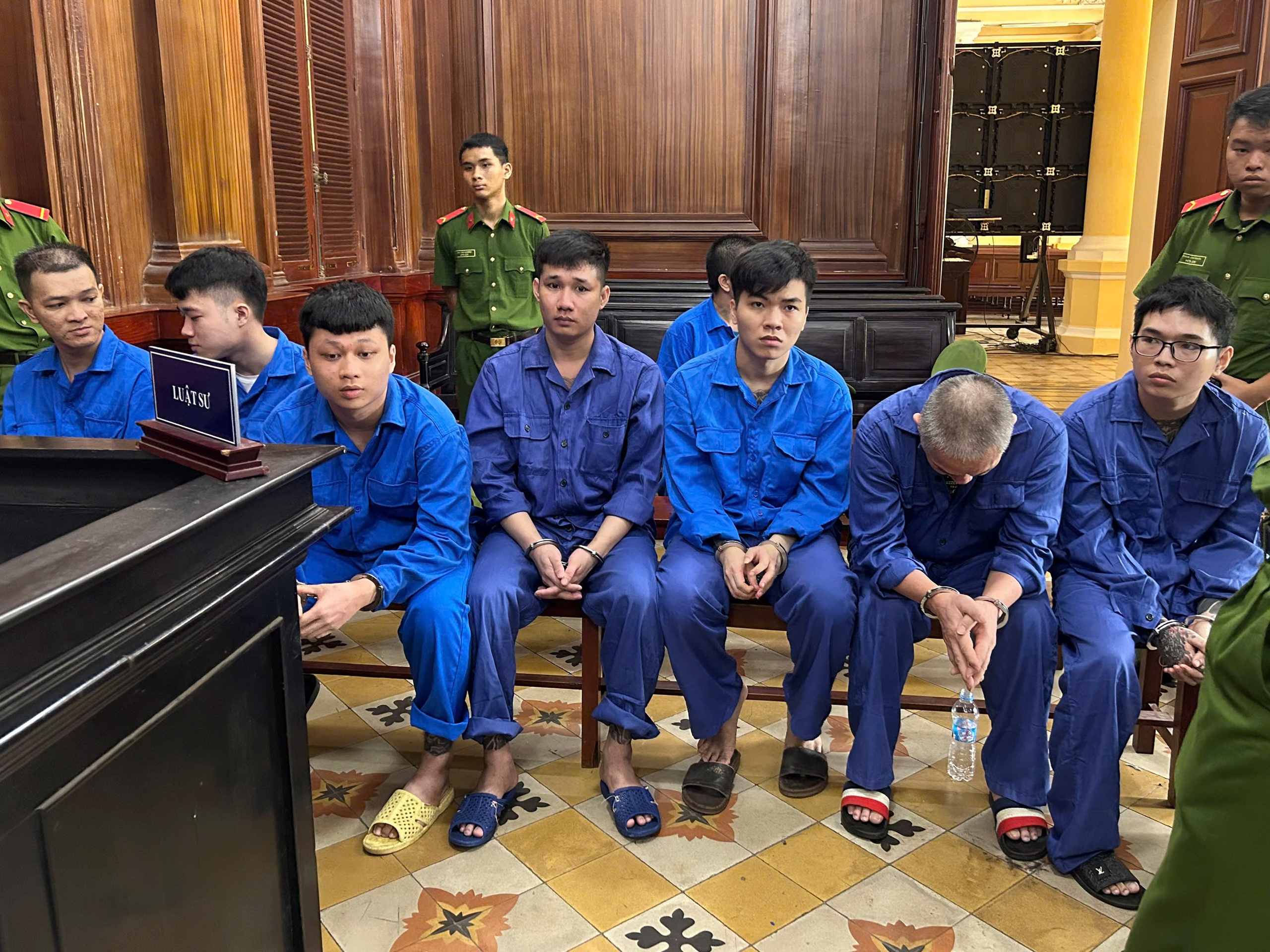 TP HCM X&eacute;t xử băng nh&oacute;m Mua b&aacute;n vũ kh&iacute; qu&acirc;n dụng nghi&ecirc;m trọng - Ảnh 1.