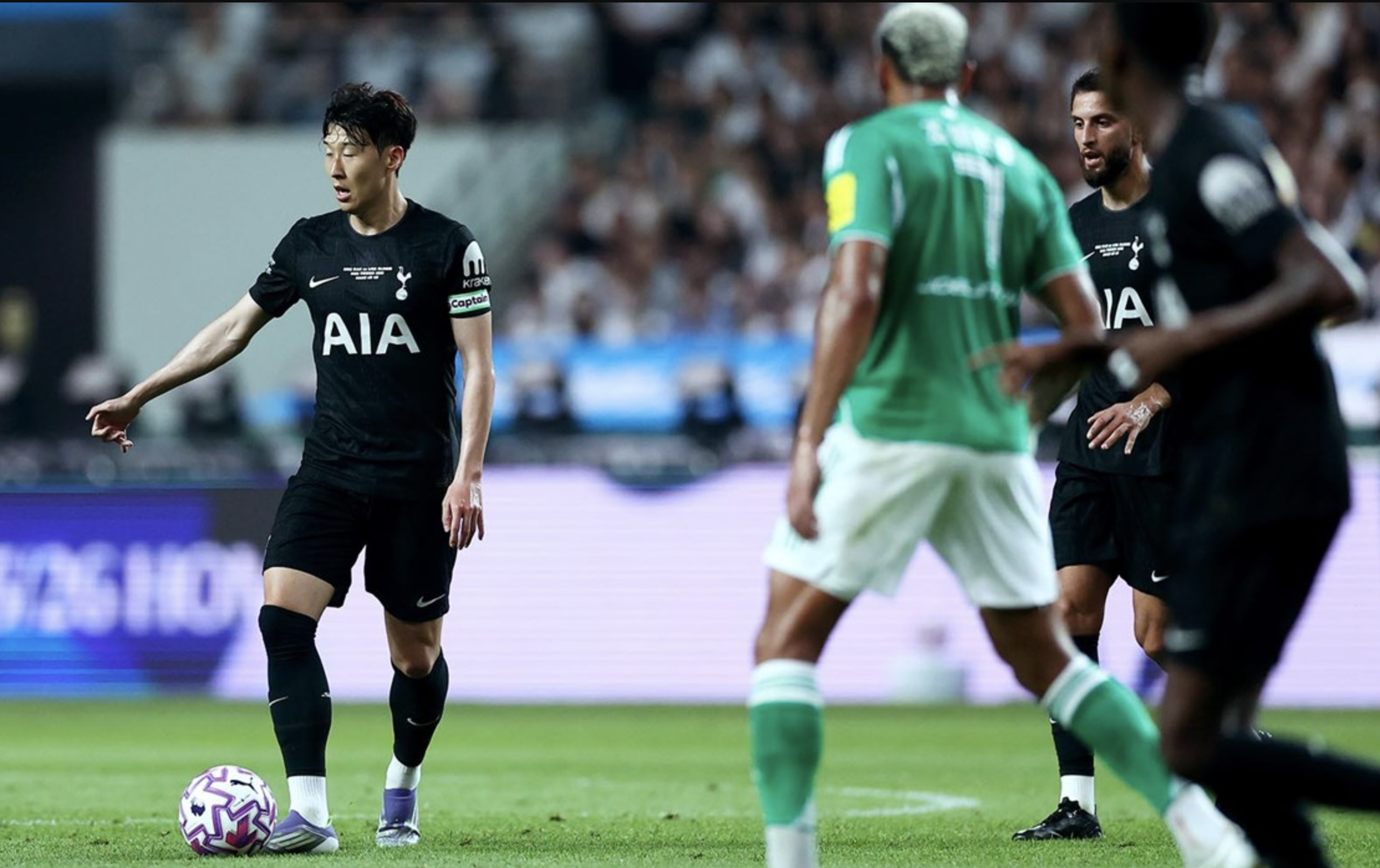 Cổ động vi&ecirc;n Tottenham rơi nước mắt trong ng&agrave;y chia tay Son Heung-min - Ảnh 2.
