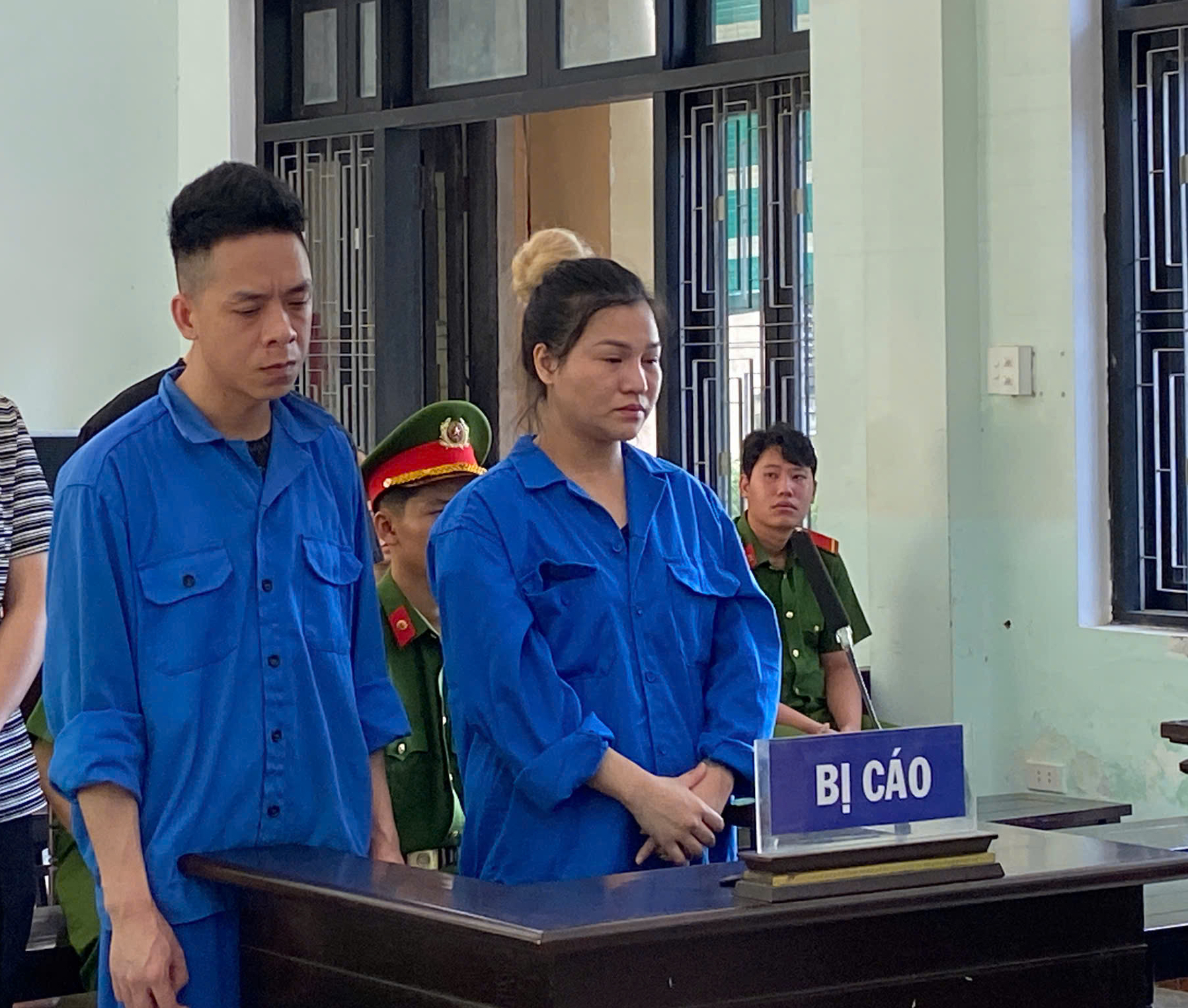 B&iacute; mật g&oacute;i h&agrave;ng trong chiếc loa được chuyển ph&aacute;t nhanh từ TP HCM ra Huế- Ảnh 1.