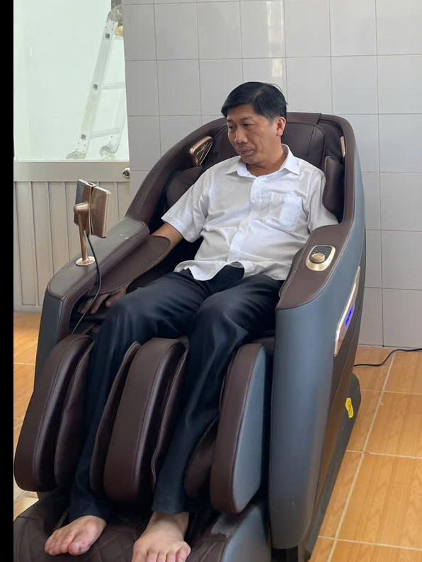 Cần Thơ: Trải nghiệm làm thủ tục hành chính "sướng như khách VIP" vì xã trang ghế massage - Ảnh 2.