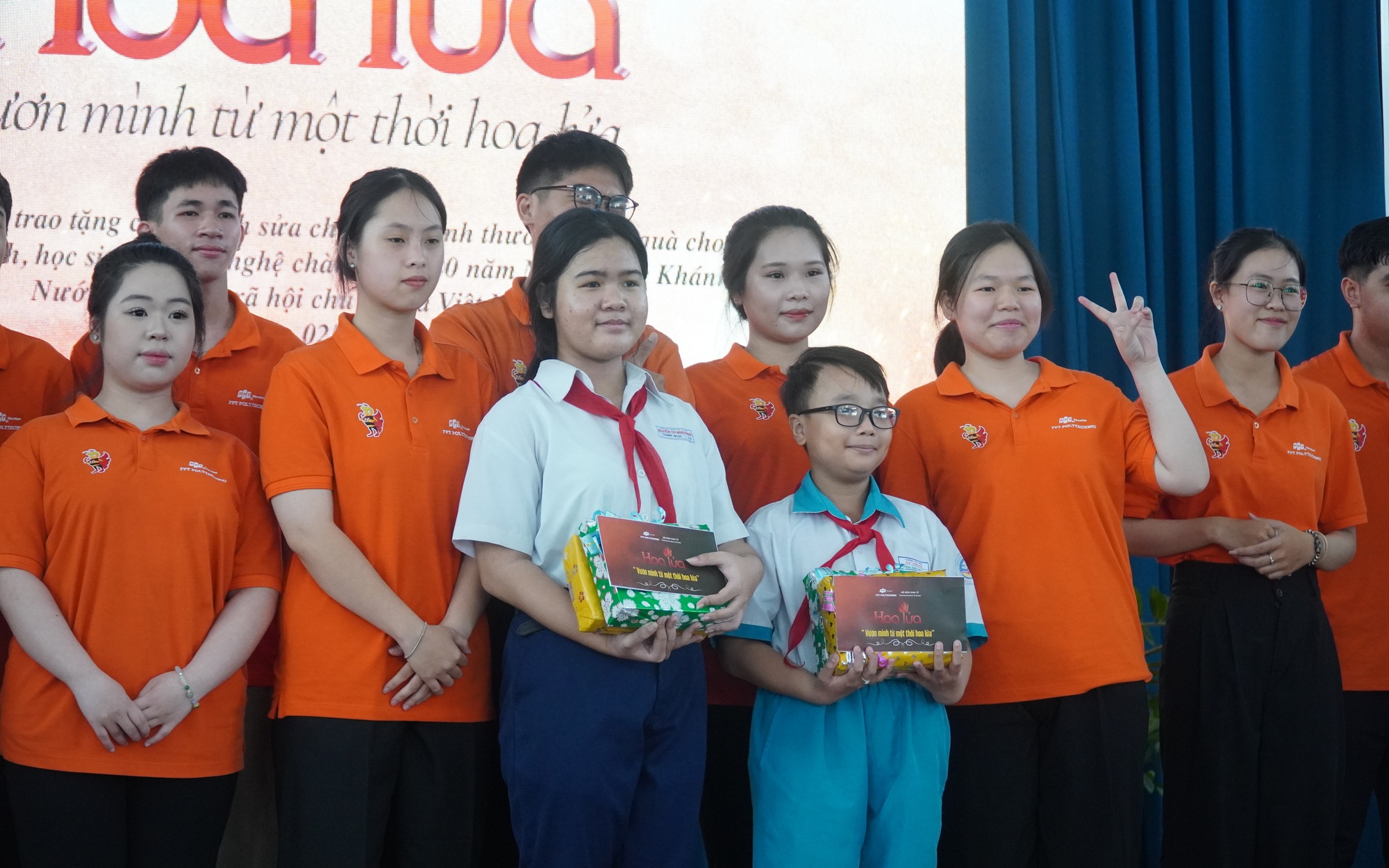 Sinh viên gây quỹ, sửa nhà cho cựu chiến binh