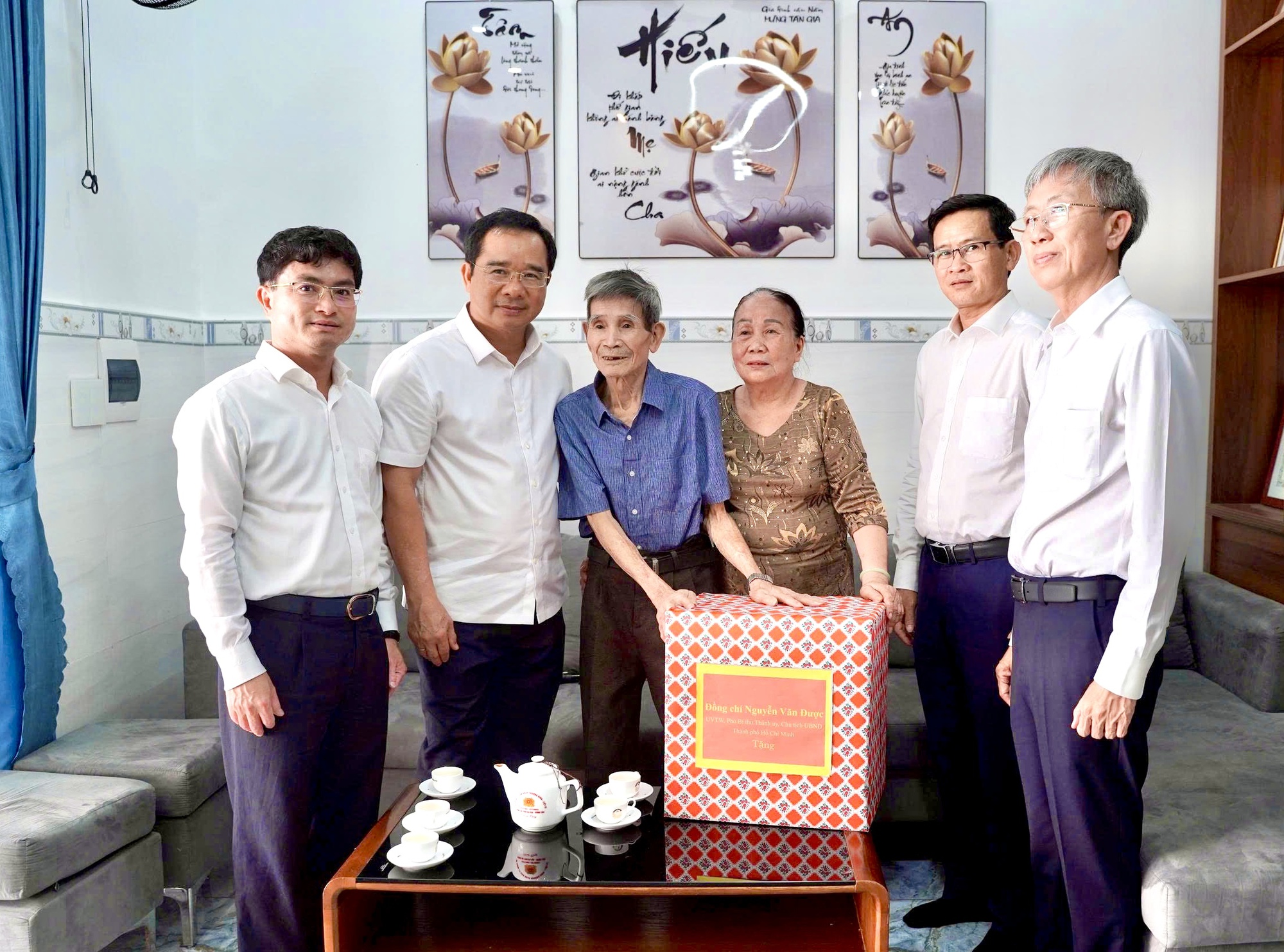 Chủ tịch UBND TP HCM thăm cựu tù chính trị Côn Đảo Nguyễn Xuân Viên - Ảnh 2.