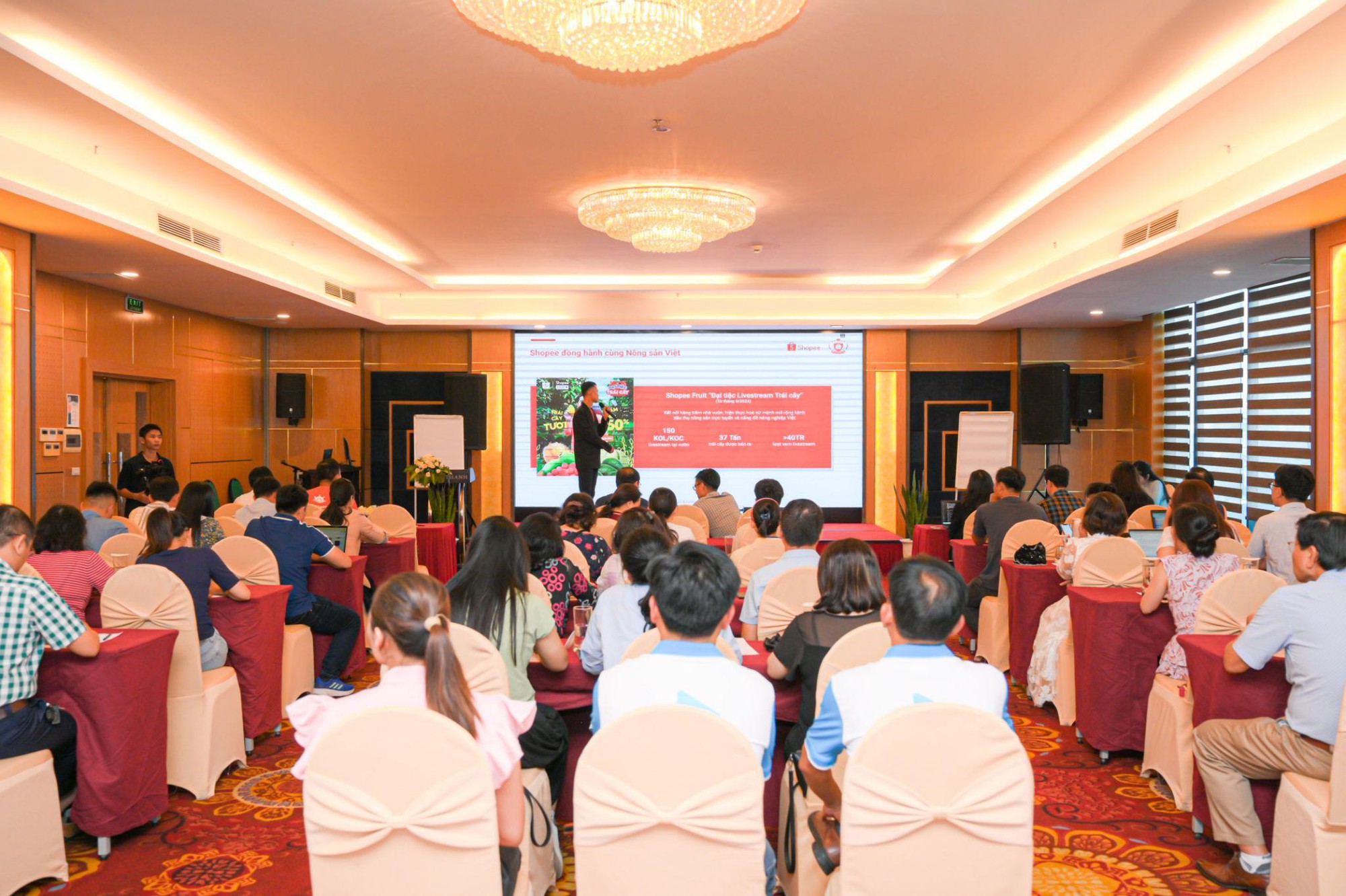 Tuần lễ TMĐT - Kết nối vùng Đà Nẵng 2025: Quảng bá sản phẩm OCOP qua Shopee Live- Ảnh 1.