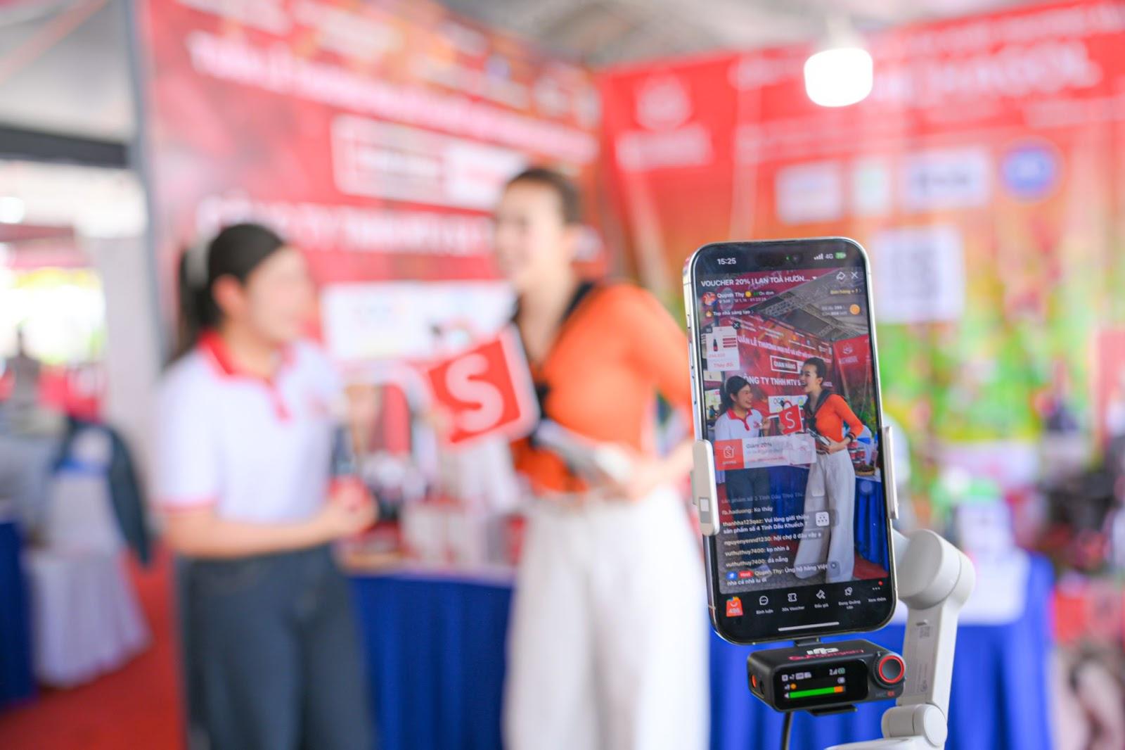 Tuần lễ TMĐT - Kết nối vùng Đà Nẵng 2025: Quảng bá sản phẩm OCOP qua Shopee Live- Ảnh 3.