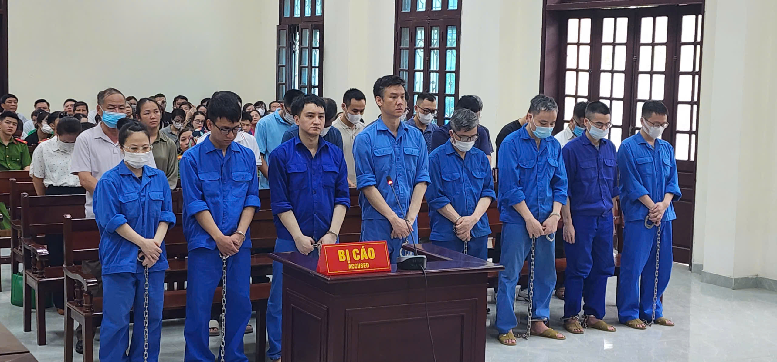 Trả hồ sơ để điều tra bổ sung vụ 14 cựu c&aacute;n bộ hải quan tiếp tay cho bu&ocirc;n lậu- Ảnh 1.