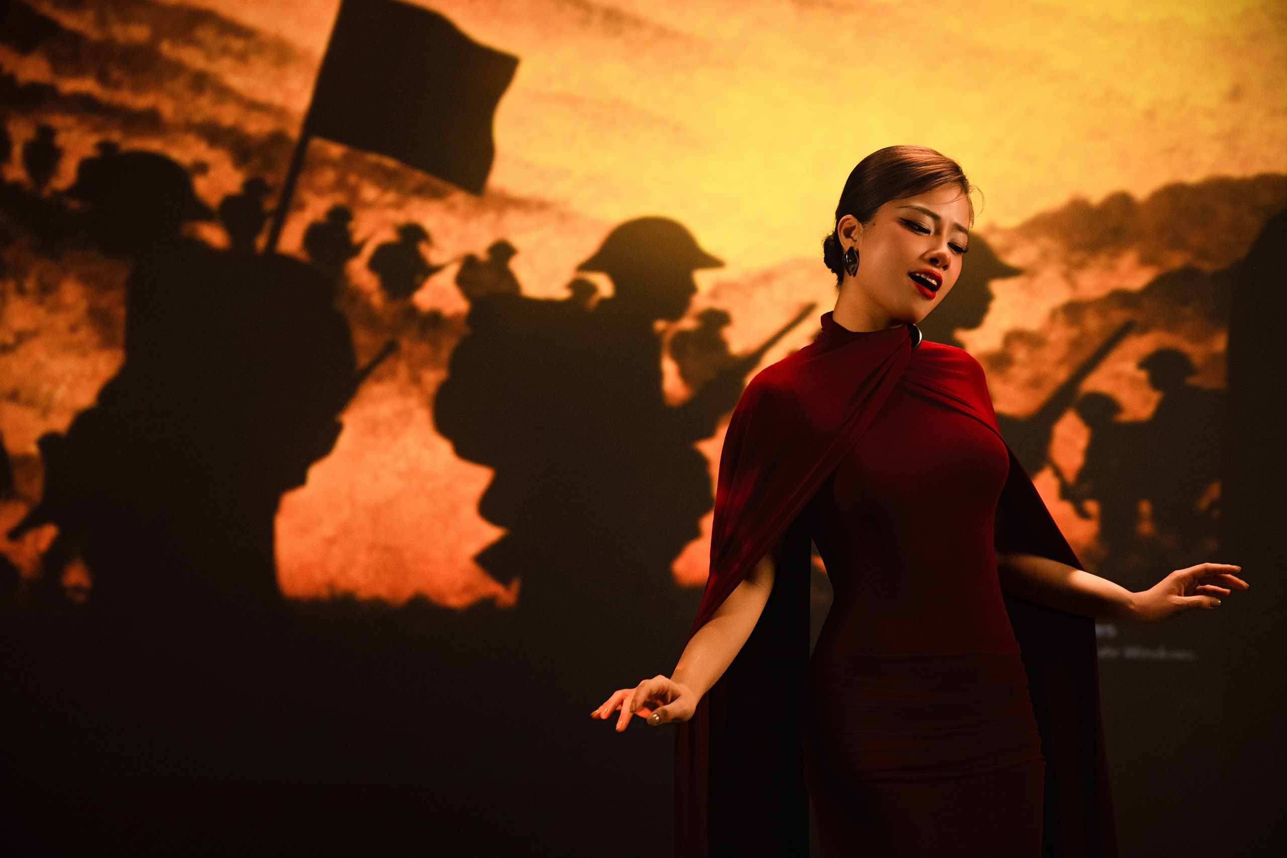 "C&uacute; nổ" của MV AI "Kiếp sau vẫn l&agrave; người Việt Nam"- Ảnh 10.