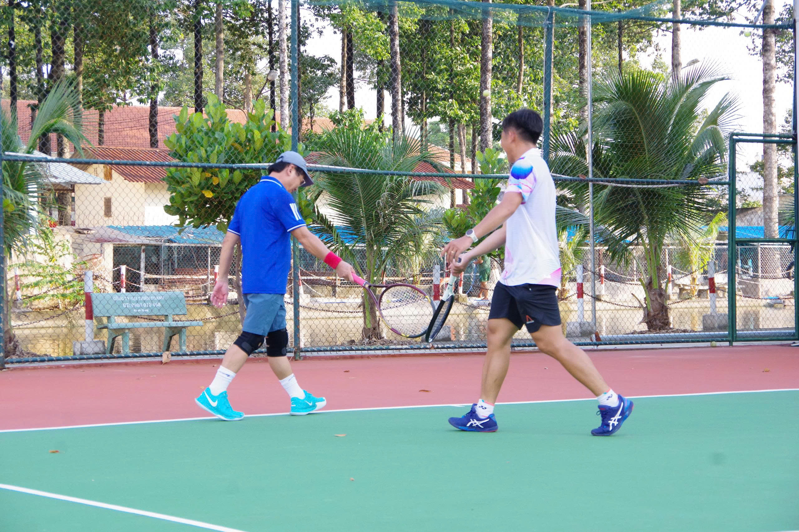 CLB Tennis Trung Đo&agrave;n Gia Định: Khi tr&aacute;i tim lan tỏa y&ecirc;u thương c&ugrave;ng những đường b&oacute;ng - Ảnh 13.