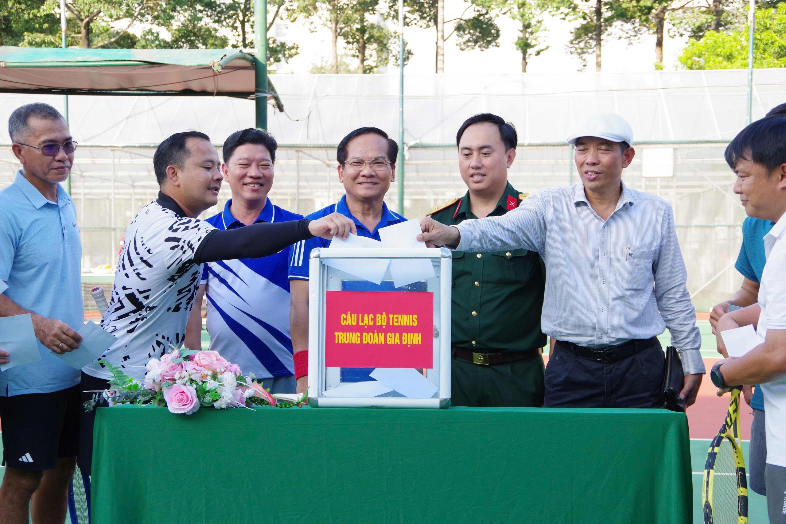 CLB Tennis Trung Đo&agrave;n Gia Định: Khi tr&aacute;i tim lan tỏa y&ecirc;u thương c&ugrave;ng những đường b&oacute;ng - Ảnh 15.