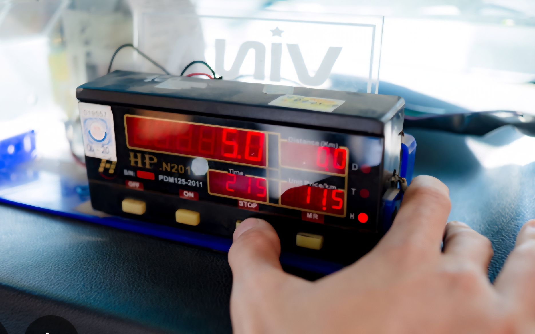Tài xế taxi thu không đúng giá cước có thể bị phạt 8-10 triệu đồng