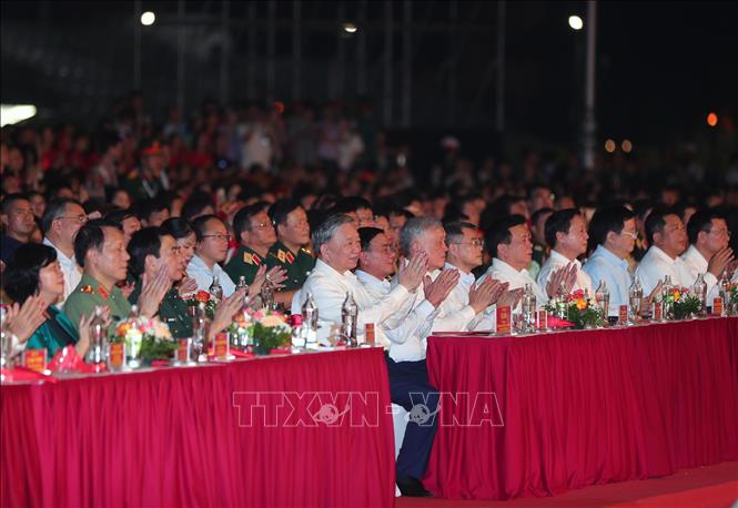 Tổng Bí thư Tô Lâm dự Chương trình chính luận nghệ thuật "Dưới cờ vinh quang"- Ảnh 3.