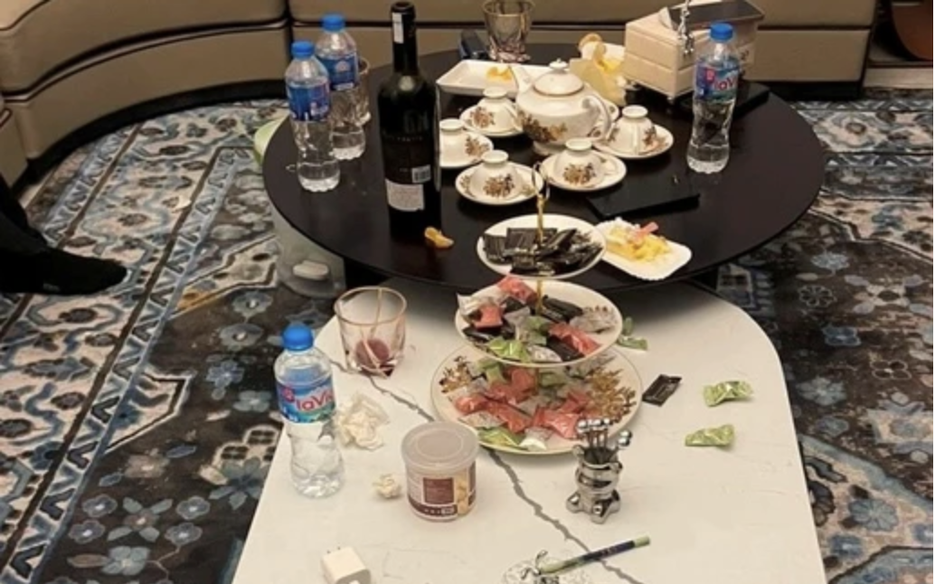 Hơn 30 nam,  nữ "thác loạn" trong quán karaoke