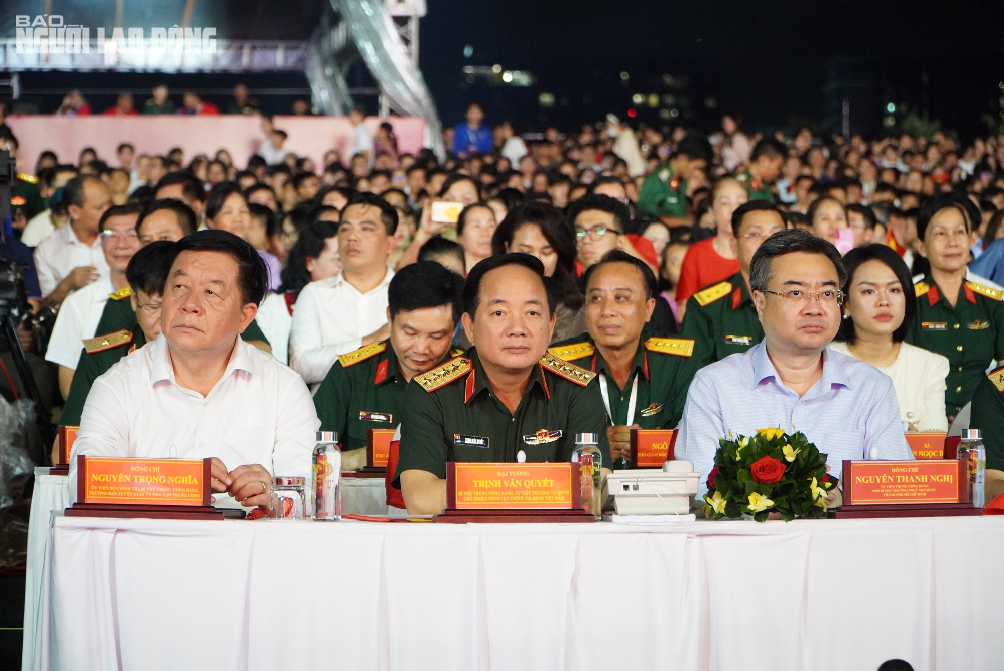 Chủ tịch Quốc hội Trần Thanh Mẫn dự chương tr&igrave;nh "Dưới cờ vinh quang" tại điểm cầu TP HCM- Ảnh 2.