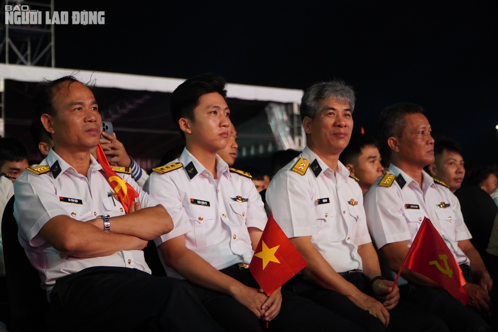 Chủ tịch Quốc hội Trần Thanh Mẫn dự chương tr&igrave;nh "Dưới cờ vinh quang" tại điểm cầu TP HCM- Ảnh 7.