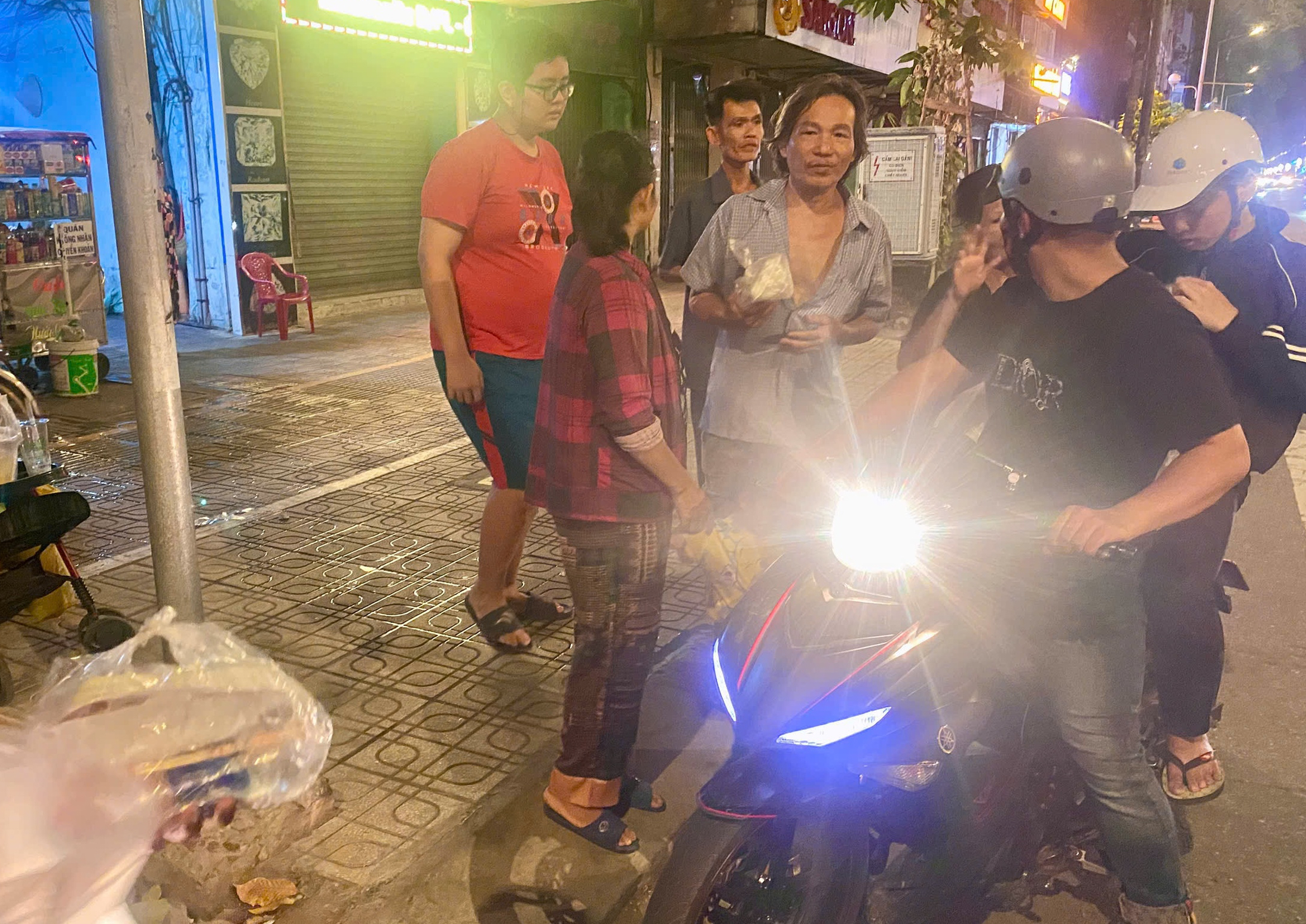 Một tối ấm áp với chương trình Bếp áo xanh tại phường Chánh Hưng , TP HCM - Ảnh 4.