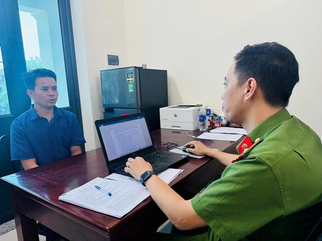 Giao xe m&aacute;y cho con g&acirc;y tai nạn khiến 2 người chết, 2 cha con c&ugrave;ng bị khởi tố- Ảnh 1.