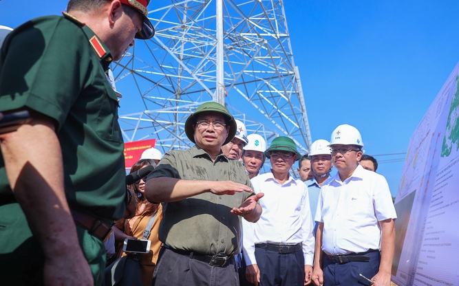 Thủ tướng kiểm tra tiến độ đường dây 500 kV hơn 7.400 tỉ đồng, yêu cầu đến 19-8 phải hoàn thành