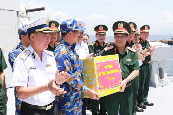 Nêu cao quyết tâm luyện tập diễu binh lực lượng vũ trang trên biển- Ảnh 1.